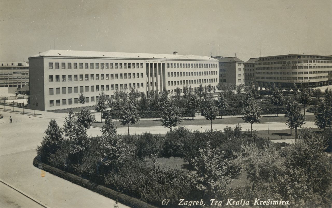 Trg kralja Petra Krešimira IV oko 1940. godine. Državna trgovačka akademija